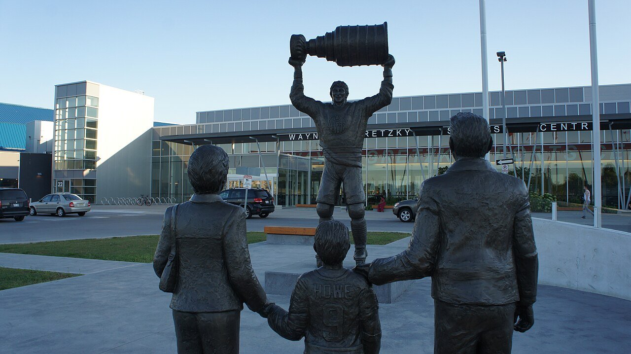 A statue of Wayne Gretzky lifting the Stanley Cup outside the Wayne Gretzky Sports Centre in Brantford.